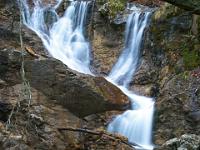 Bemooster Fels und mittlere Wasserfallstufe